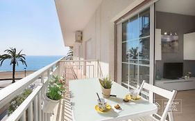 S12 - Beach Front Apartment --Free Wifi-
